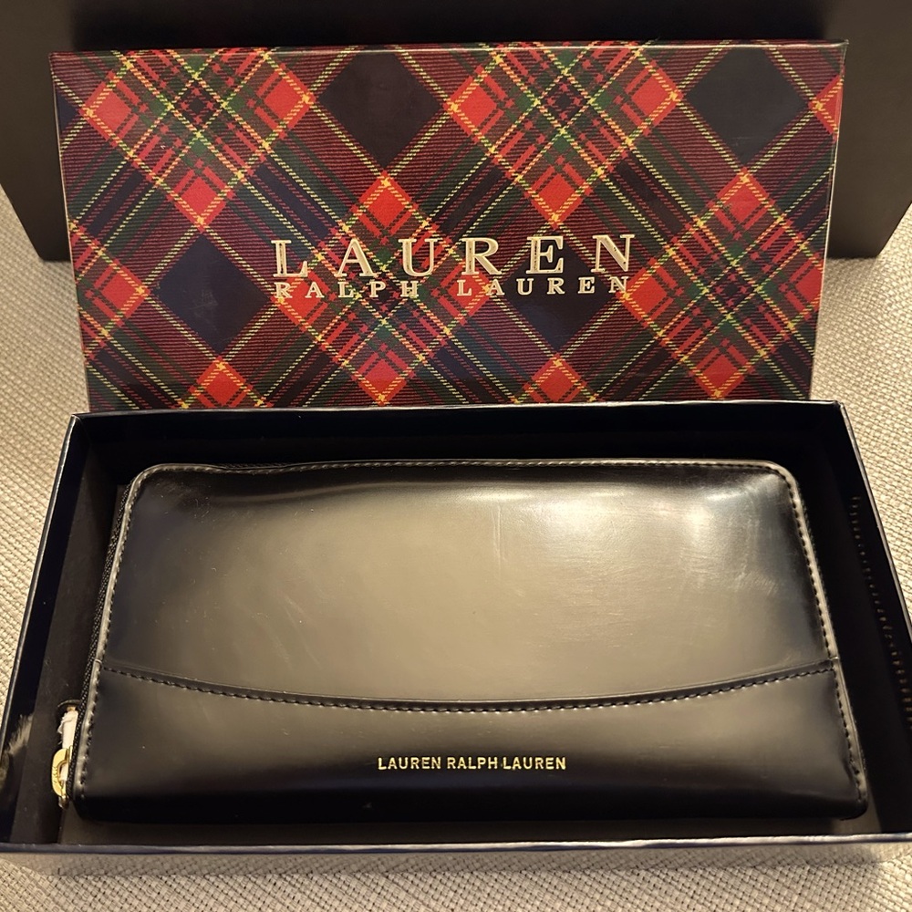 Ralph Lauren Windsor Zipped wallet in black leather. Brand New.